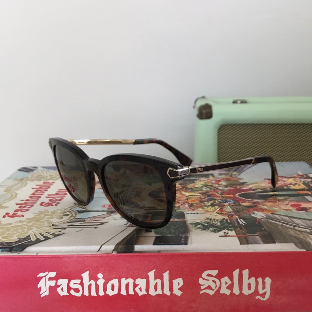 Fendi~ tortoise sunglasses - Picture 1 of 8